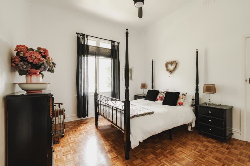 The four-poster bedroom